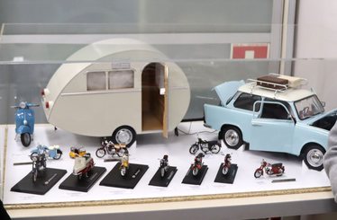 Duże zainteresowanie wystawą miniaturowych pojazdów w Bibliotece Miejskiej w Wieluniu. 9 maja spotkanie z jej właścicielem